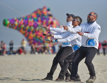 Les ballets aériens des meilleurs cerfs-volistes